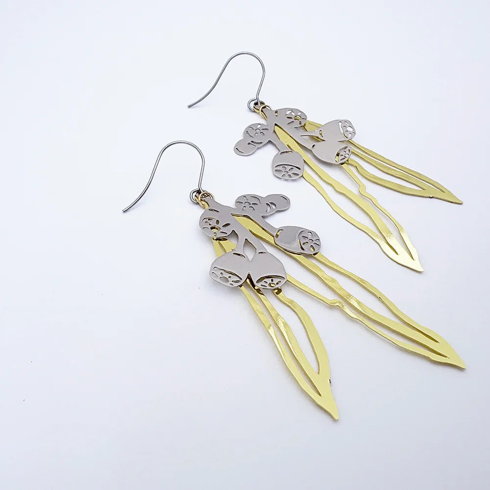 Denz Gumnut and Leaf Dangle Earrings G/S