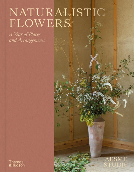 Hardie Grant Naturalistic Flowers
